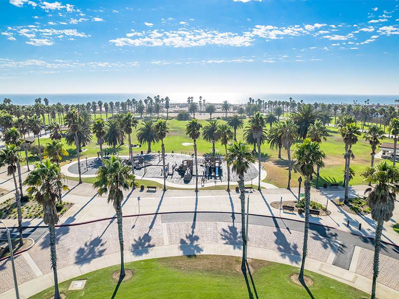 Outdoor mat Pilates at Oxnard Beach Park